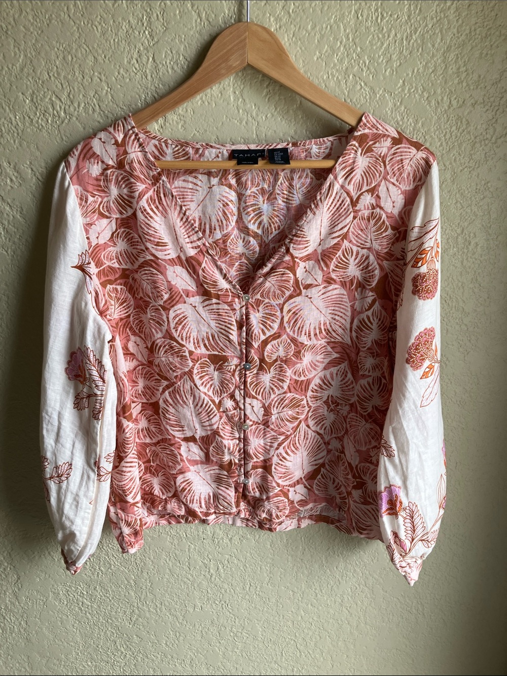 Tahari 💯% linen button down blouse